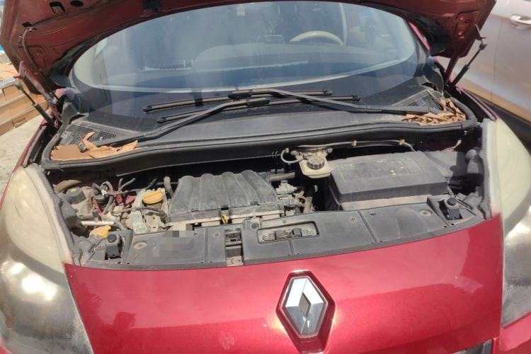 Used Renault Scenic Classic 2011 2.0 Comfort Edition with Scenic Design Engine Bay