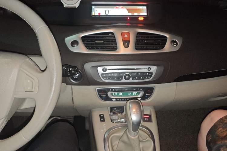 Used Renault Scenic Classic 2012 2.0 Comfort Edition Audio And AC Panel