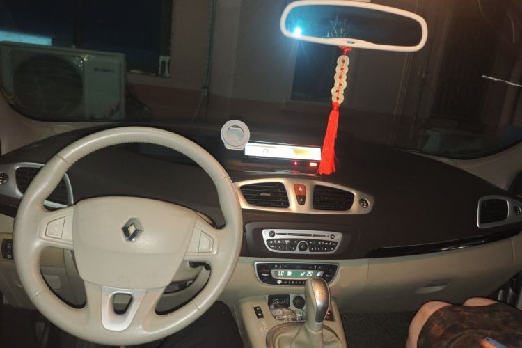 Used Renault Scenic Classic 2012 2.0 Comfort Edition Center Console