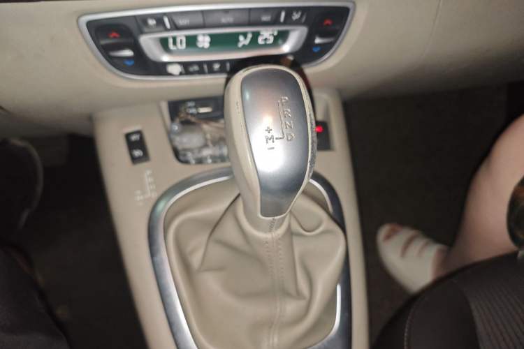 Used Renault Scenic Classic 2012 2.0 Comfort Edition Gear Lever