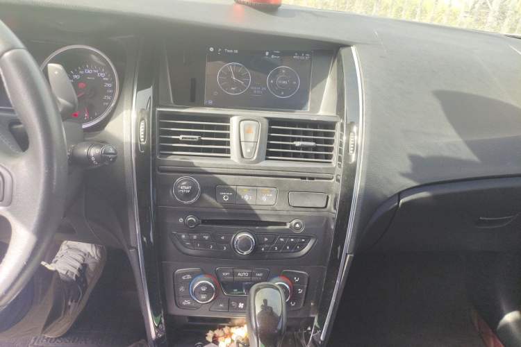 Used Renault Talisman 2012 2.5L Nappa Flagship Edition Audio And AC Panel