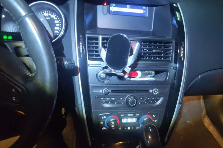 Used Renault Talisman 2012 2.5L Luxury Edition Audio And AC Panel