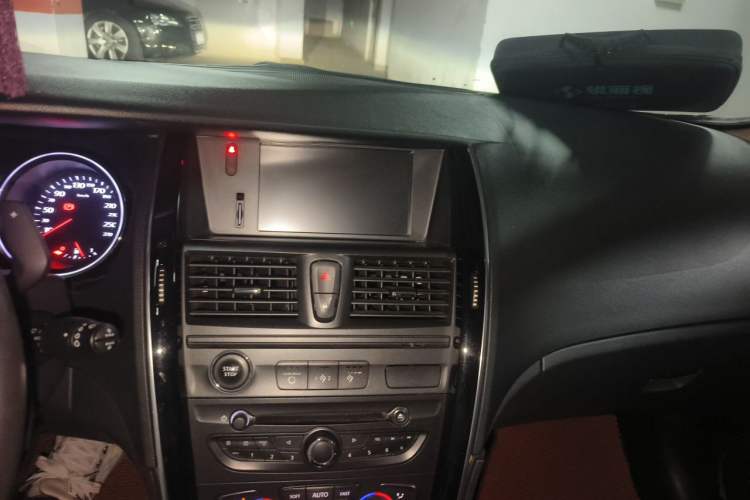 Used Renault Talisman 2012 2.5L Nappa Flagship Edition Audio And AC Panel