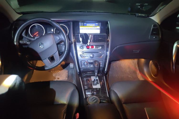 Used Renault Talisman 2012 2.5L Luxury Edition Center Console