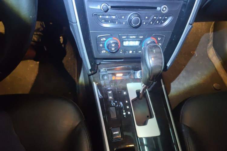 Used Renault Talisman 2012 2.5L Luxury Edition Gear Lever