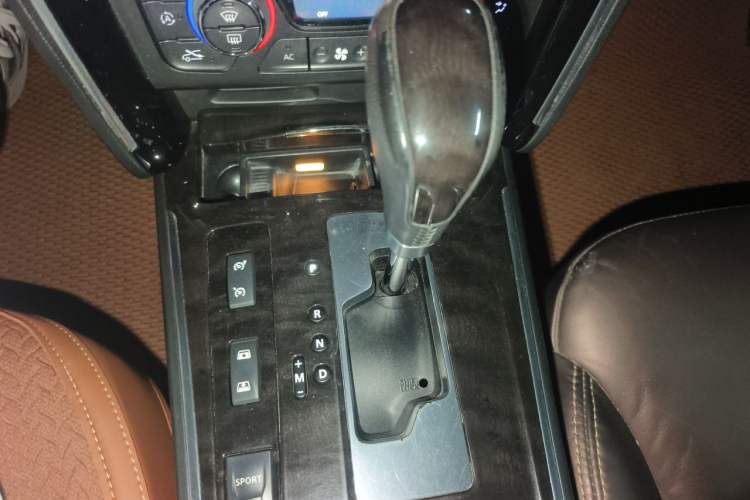 Used Renault Talisman 2012 2.5L Nappa Flagship Edition Gear Lever