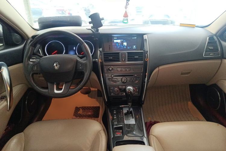 Used Renault Talisman 2012 3.5L Executive Edition Center Console