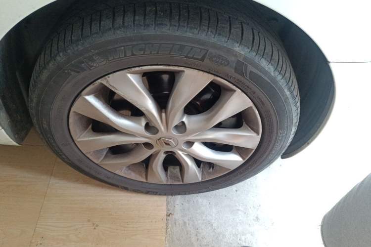 Used Renault Talisman 2012 3.5L Executive Edition Right Front Wheel Hub