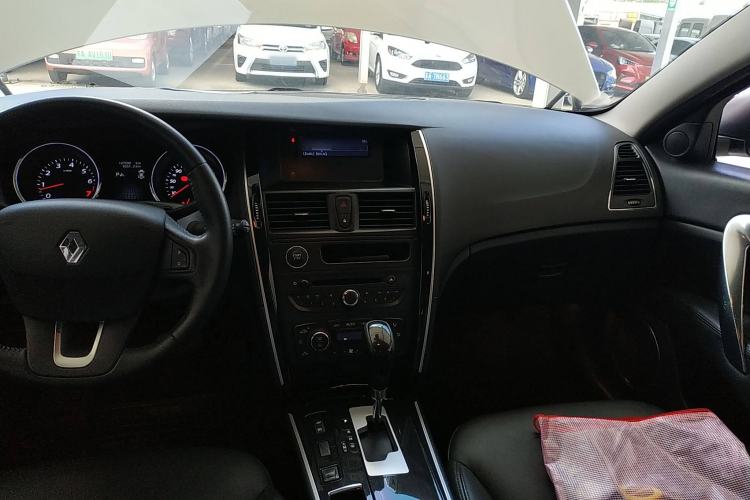 Used Renault Talisman 2013 2.5L Luxury Edition Audio And AC Panel