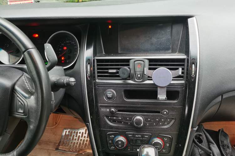 Used Renault Talisman 2013 2.5L Luxury Edition Audio And AC Panel