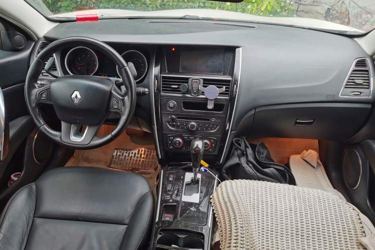 Used Renault Talisman 2013 2.5L Luxury Edition Center Console