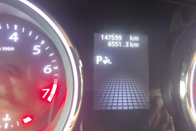 Used Renault Talisman 2013 2.5L Luxury Edition Odometer Close Up