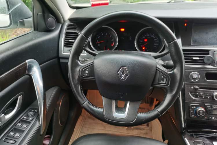 Used Renault Talisman 2013 2.5L Luxury Edition Steering Wheel