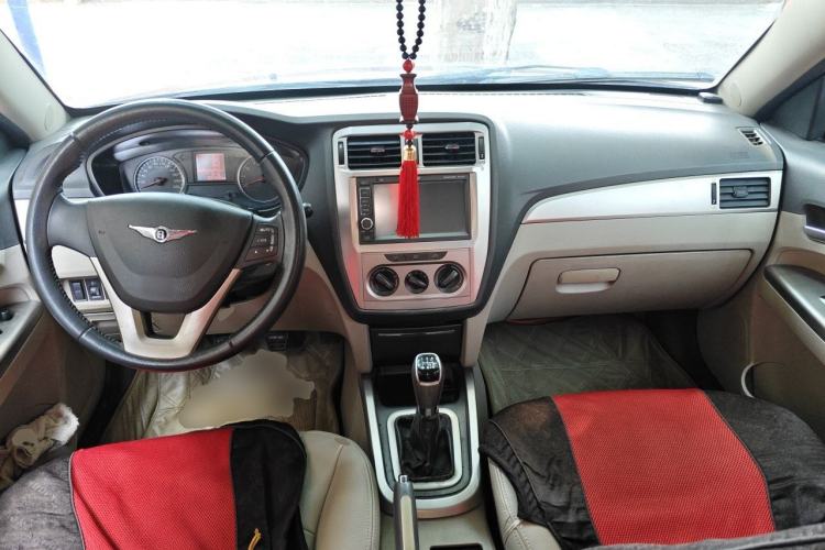Used Riich G3 2012 1.6L Manual Luxury Model Center Console