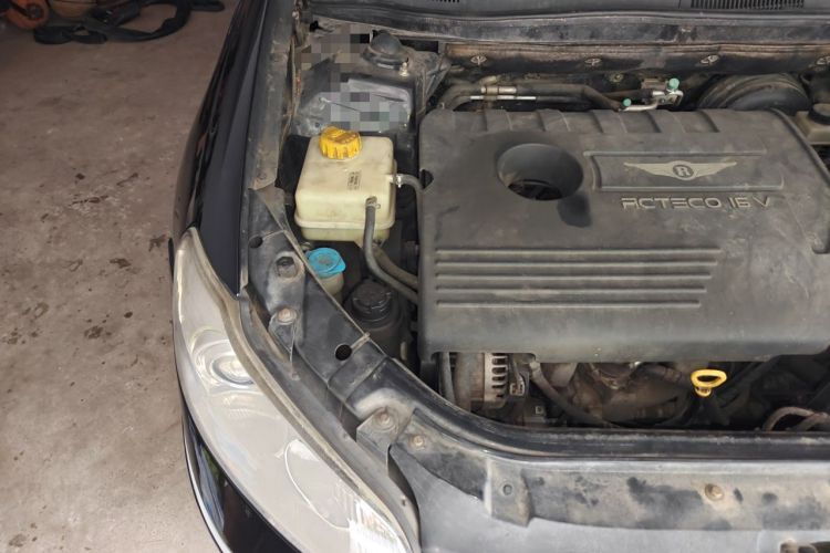 Used Riich G5 2012 2.0L Manual Luxury DVVT Engine Bay Right
