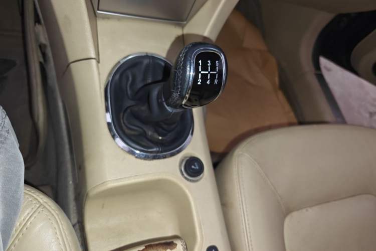 Used Riich G5 2012 2.0L Manual Luxury DVVT Gear Lever