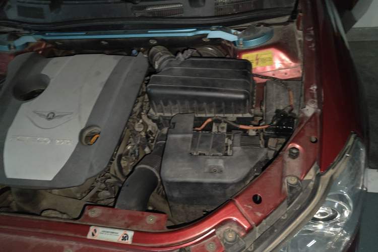 Used Riich G5 2012 2.0L Automatic Luxury DVVT Engine Bay Left