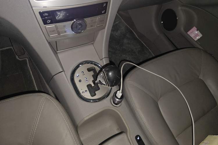 Used Riich G5 2012 2.0L Automatic Luxury DVVT Gear Lever