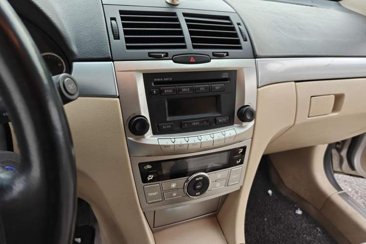 Used Riich G5 2012 2.0L Manual Luxury DVVT Audio And AC Panel