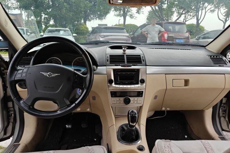 Used Riich G5 2012 2.0L Manual Luxury DVVT Center Console