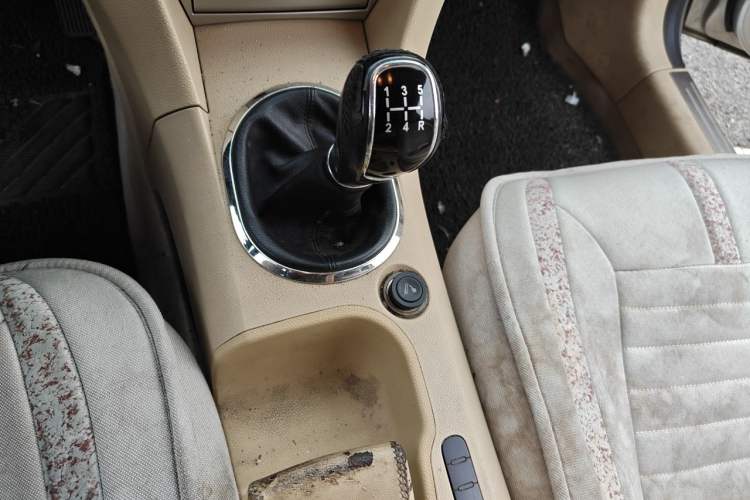 Used Riich G5 2012 2.0L Manual Luxury DVVT Gear Lever