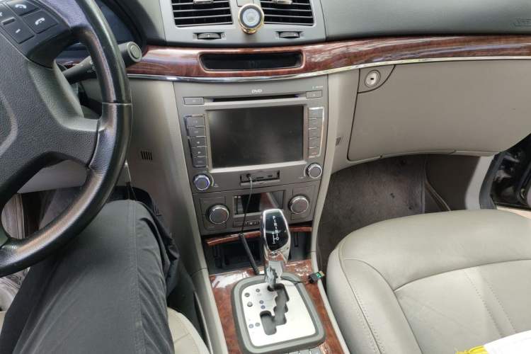 Used Riich G6 2011 2.0T Automatic Luxury Edition Audio And AC Panel