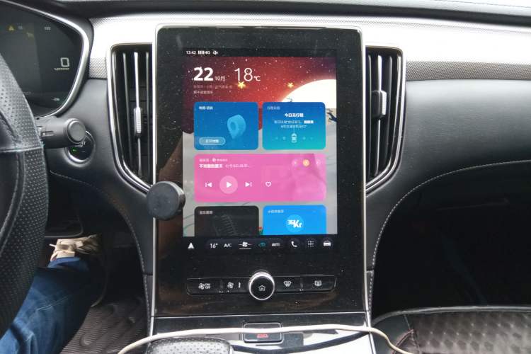 Used Rising ER6 2021 New Dynamic Edition 620km Smart Drive Version Audio And AC Panel