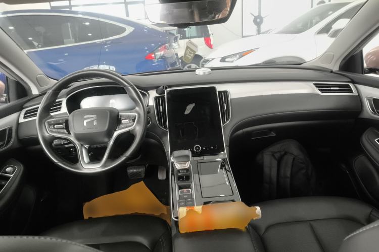 Used Rising ER6 2020 620 km Smart Edition Center Console