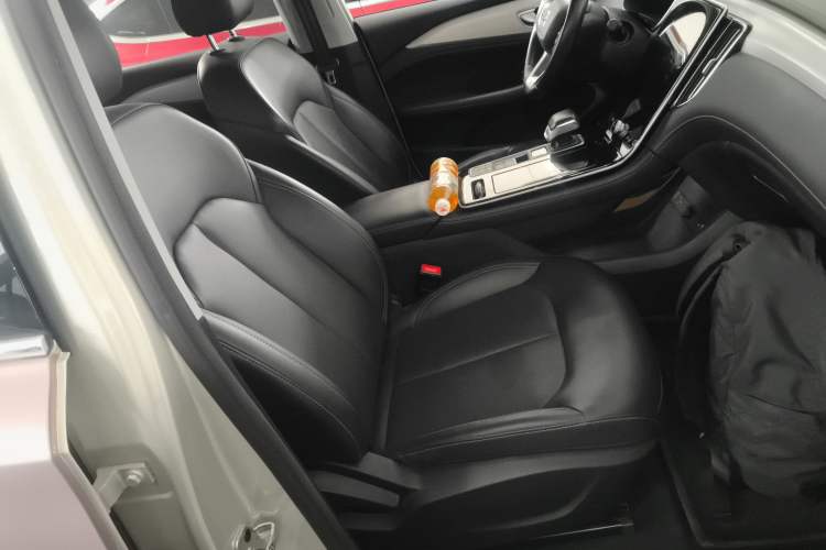 Used Rising ER6 2020 620 km Smart Edition Right Front Seat