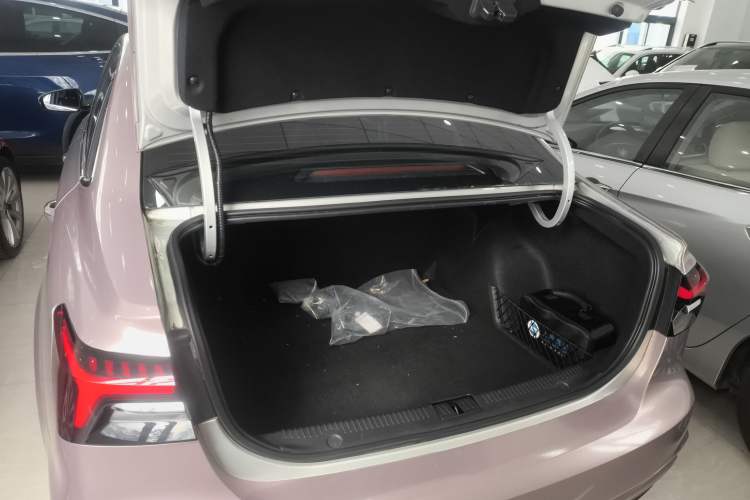 Used Rising ER6 2020 620 km Smart Edition Trunk