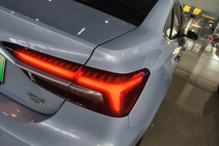 Used Rising ER6 2021 New Dynamic Edition 620km Smart Enjoyment Version Right Rear Taillight