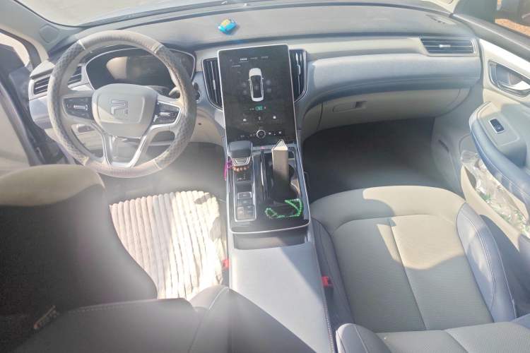 Used Rising ER6 2020 620 km Smart Edition Center Console