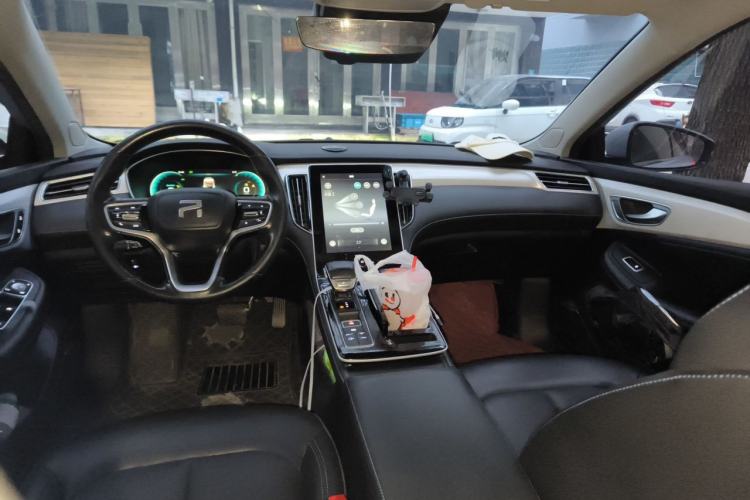 Used Rising ER6 2020 620 km Smart Edition Center Console