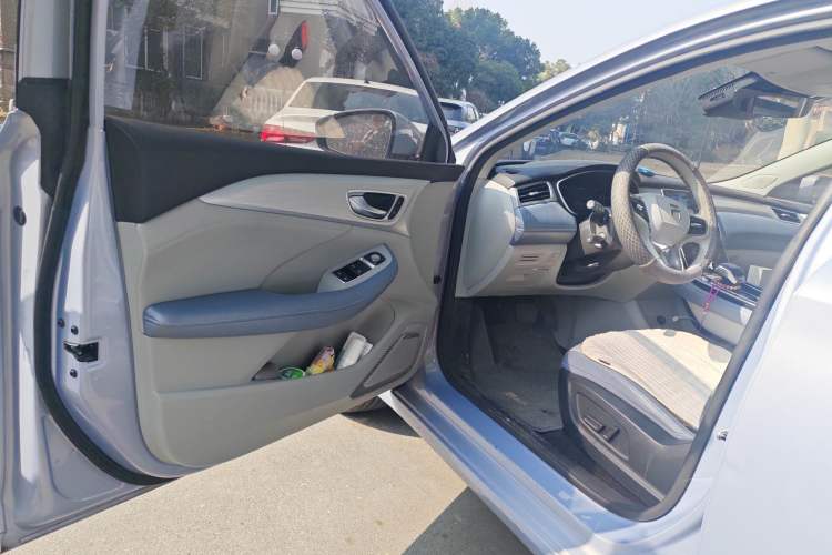 Used Rising ER6 2020 620 km Smart Edition Driver Seat