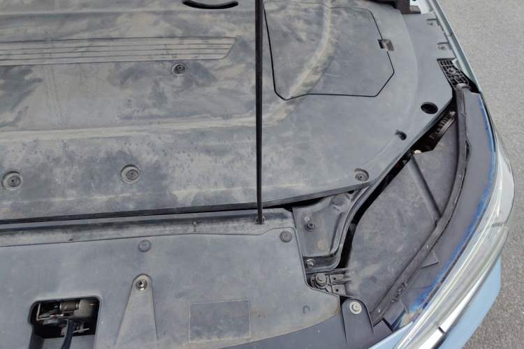 Used Rising ER6 2020 620 km Smart Edition Engine Bay Left