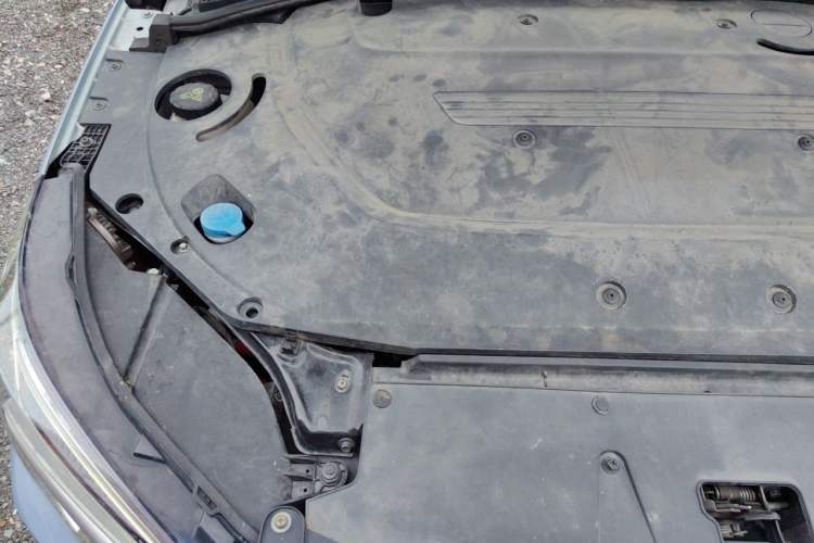 Used Rising ER6 2020 620 km Smart Edition Engine Bay Right