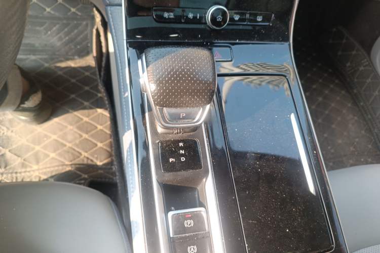 Used Rising ER6 2020 620 km Smart Edition Gear Lever