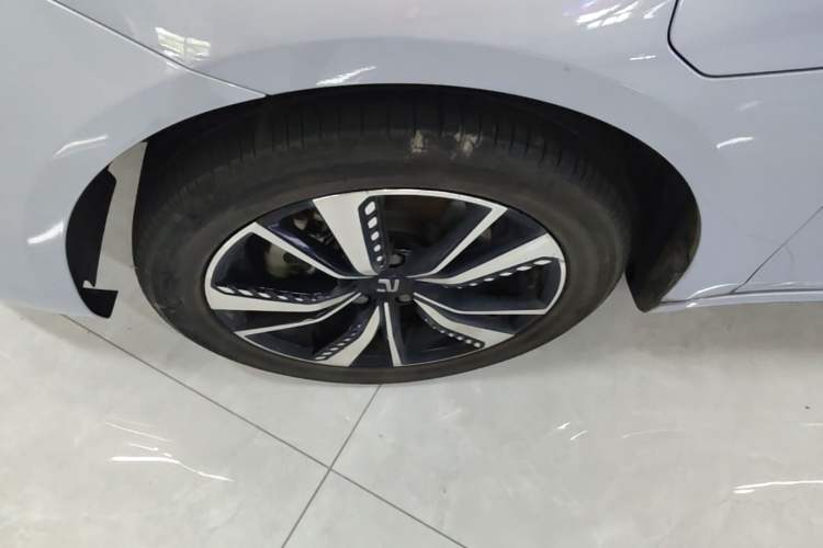 Used Rising ER6 2020 620 km Smart Edition Left Front Wheel Hub