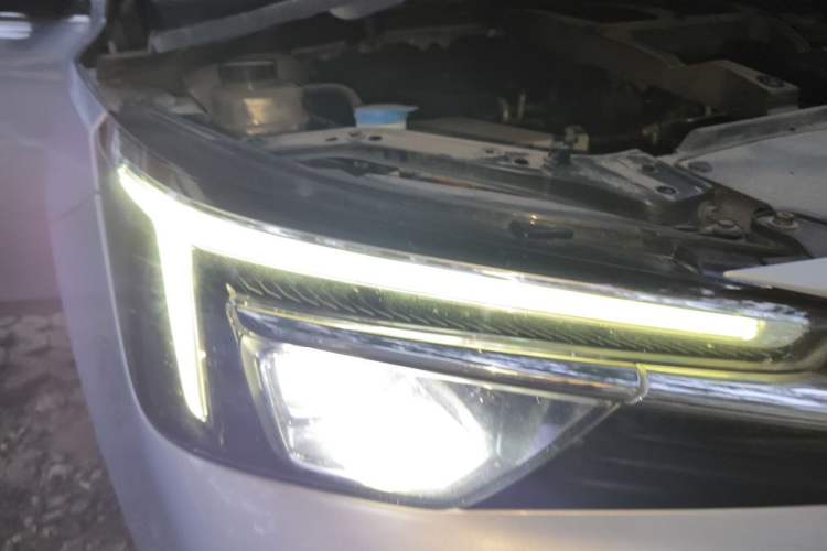 Used Rising ER6 2020 620 km Smart Edition Right Front Headlight