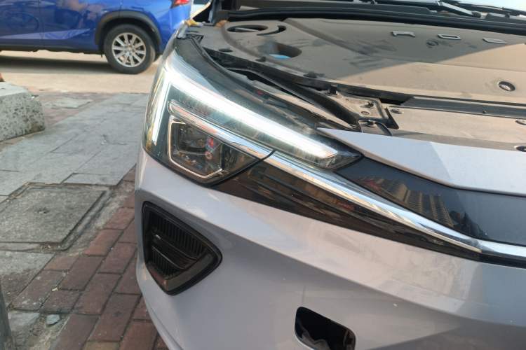 Used Rising ER6 2020 620 km Smart Edition Right Front Headlight