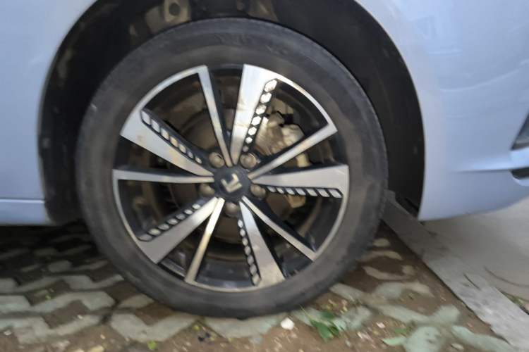 Used Rising ER6 2020 620 km Smart Edition Right Front Wheel Hub