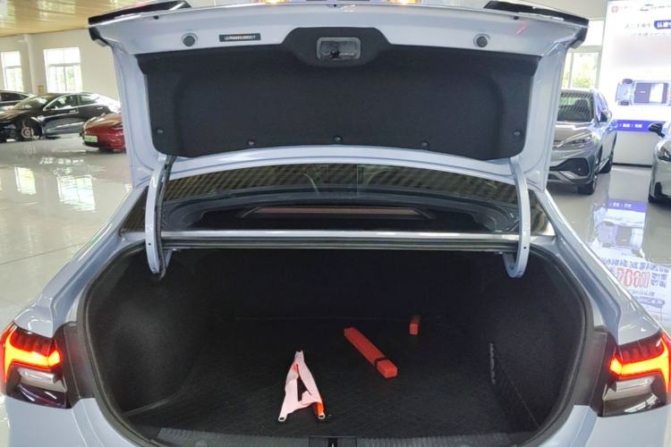 Used Rising ER6 2020 620 km Smart Edition Trunk