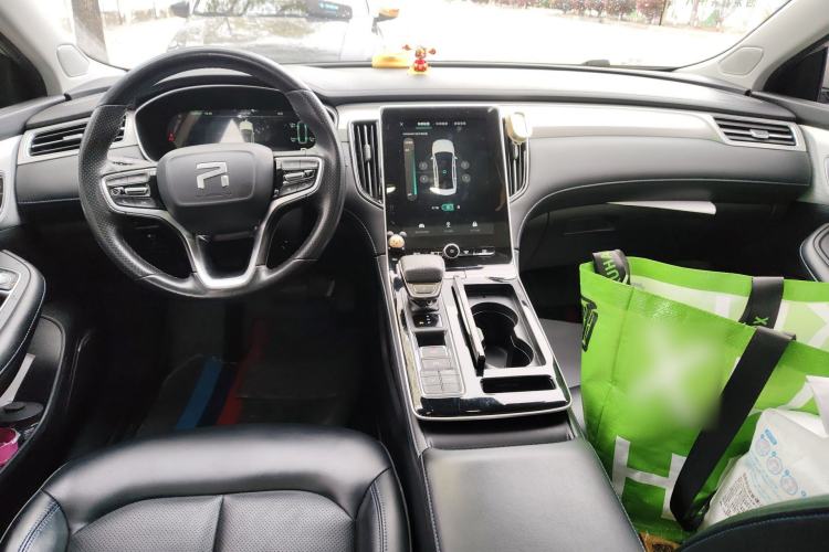 Used Rising ER6 2020 620 km Smart Edition Center Console