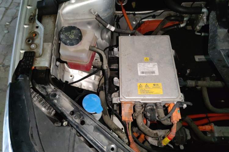 Used Rising ER6 2020 620 km Smart Edition Engine Bay Right