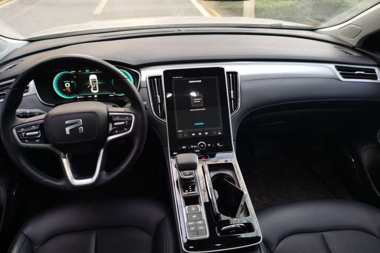 Used Rising ER6 2020 620 km Smart Edition Interior 3