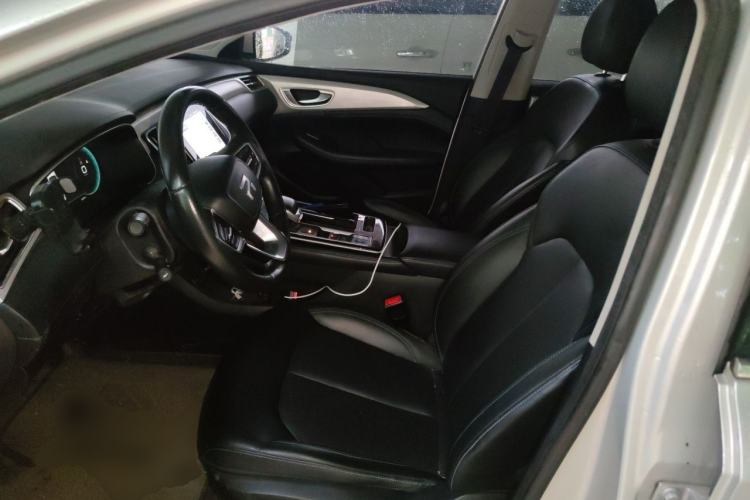 Used Rising ER6 2020 620 km Smart Edition Left Front Seat