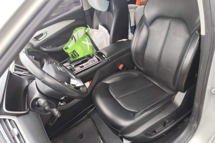 Used Rising ER6 2020 620 km Smart Edition Left Front Seat