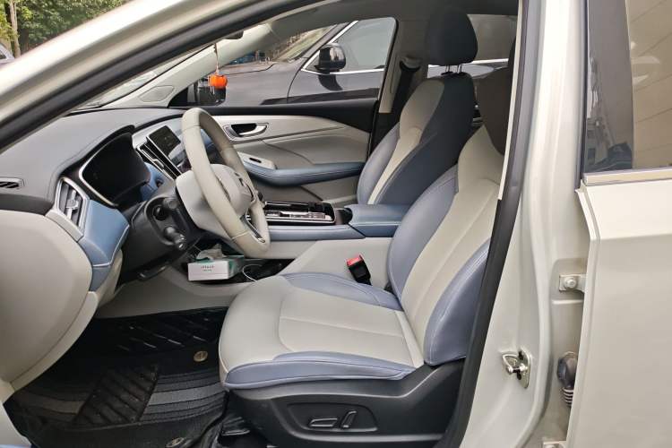 Used Rising ER6 2020 620 km Smart Edition Left Front Seat