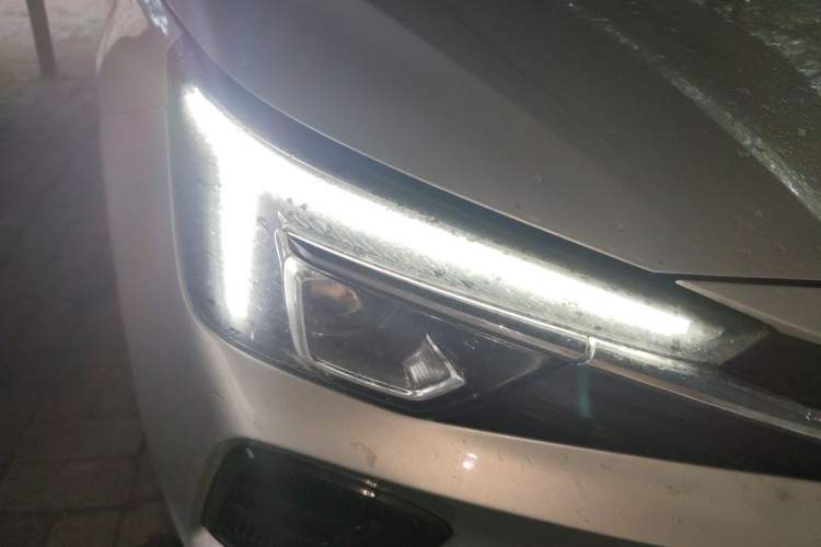 Used Rising ER6 2020 620 km Smart Edition Right Front Headlight