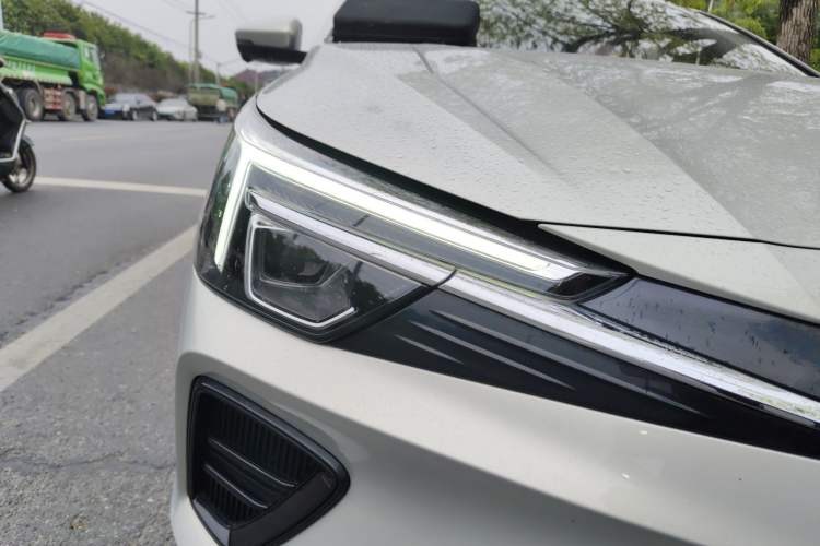 Used Rising ER6 2020 620 km Smart Edition Right Front Headlight
